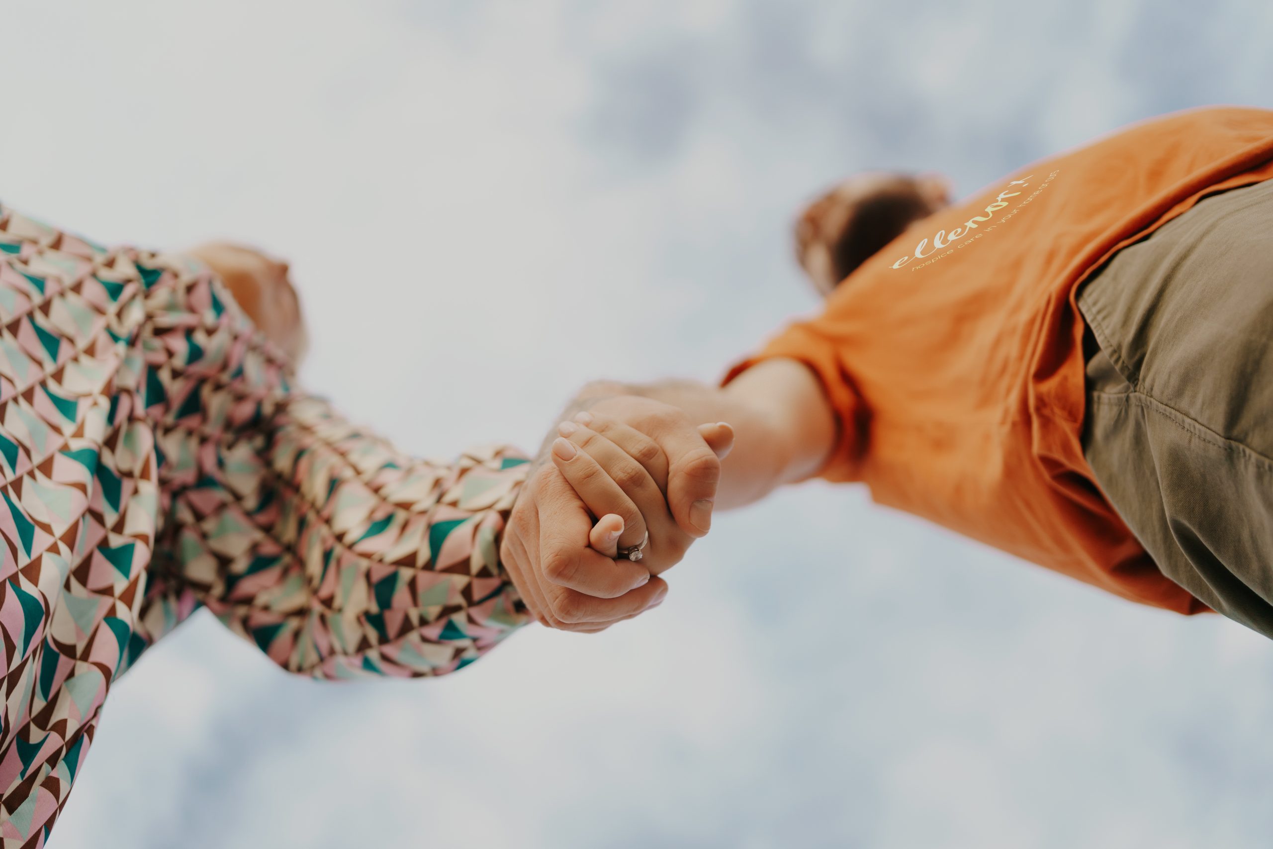 cuple holding hands 2